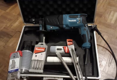 Location Perforateur à percussion électrique Makita à Bondy